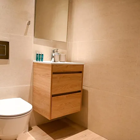 The 1 -nicosia Elite Stay- Gym Pool 24h Concierge דירה